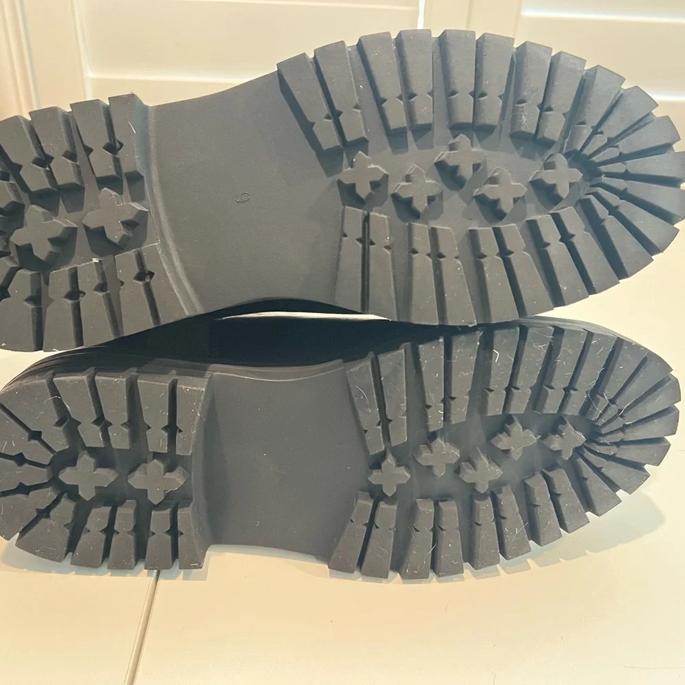 New, Steve Madden Women's Black HANDOUT Elastic Gore Chelsea Boots Size 9 - Picture 5 of 14